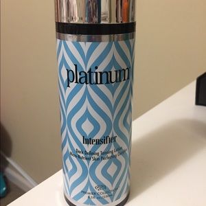 Platinum intensifier tanning lotion
